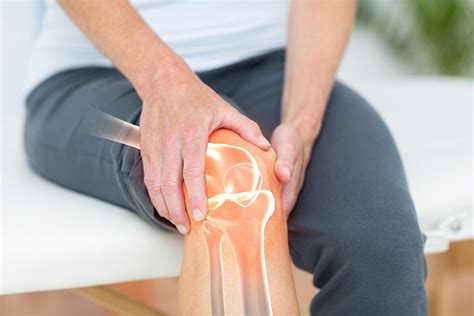Острая боль в суставах коленей - причины и лечение